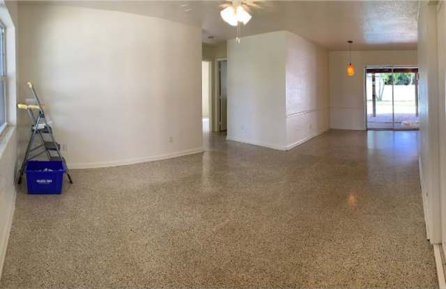 1642 NE South Street Gallery 3