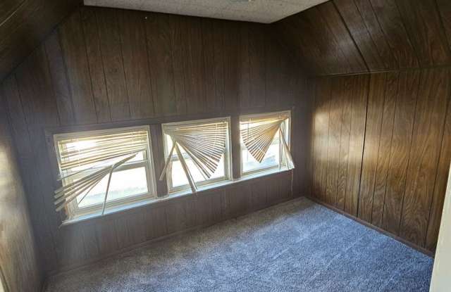 3 bedroom home with fenced yard photos photos