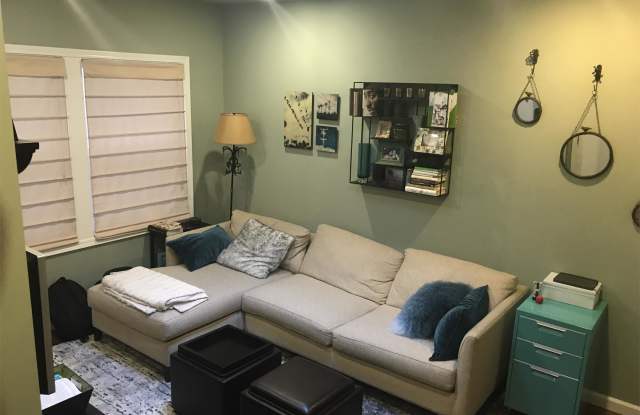 1039 University Avenue - Unit B Gallery 2