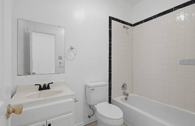 1706 W CRAIG PL Gallery 4