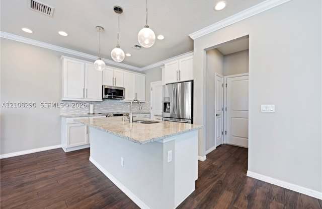 945 Banyan Drive Gallery 3