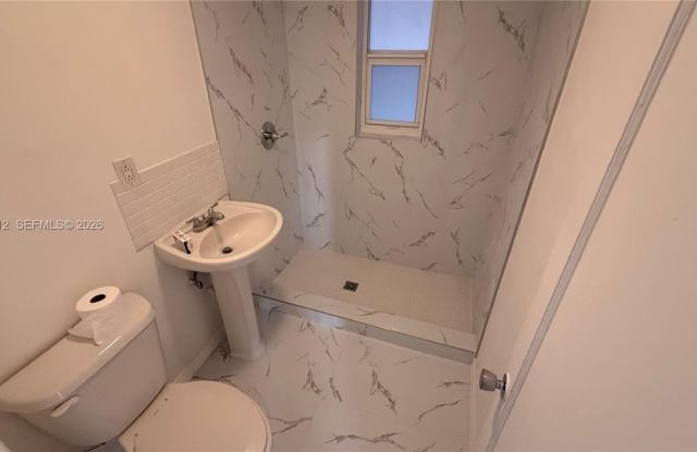 317 W 36th St photos photos