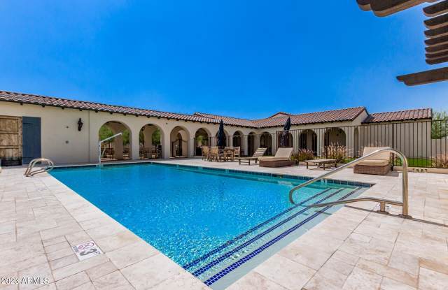 1500 E WAHALLA Lane Gallery 4