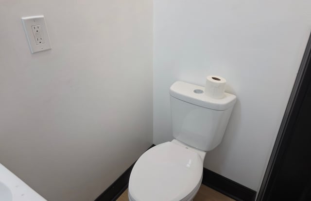Fully Updated 4 bedroom 1.5 bath house for rent Gallery 4