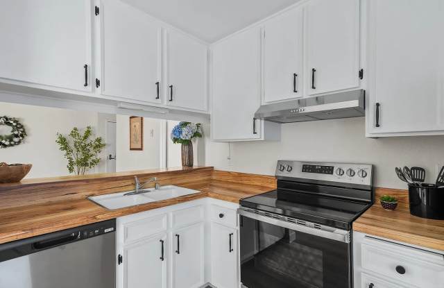 7508 Parkway Dr - 7508 Parkway Drive, La Mesa, CA 91942