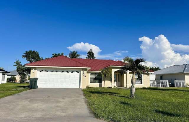 328 W Sugarland Circle - 328 West Sugarland Circle, Clewiston, FL 33440
