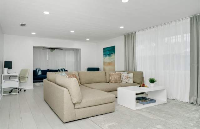 363 HARBOR DR Gallery 4