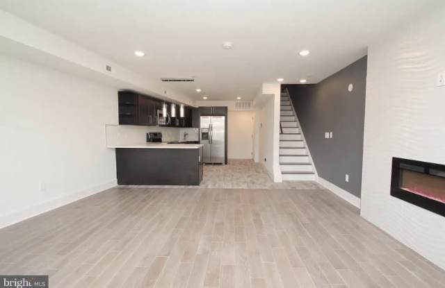 2560 Frankford Avenue Gallery 4