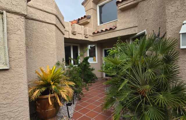 STUNNING GOLF COURSE AND WATER VIEWS IN GUARD-GATED SPANISH TRAIL! Gallery 3