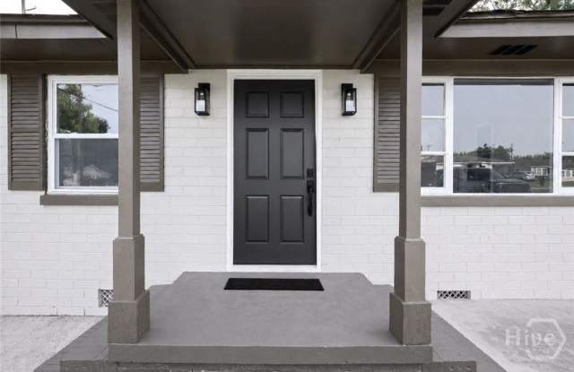 302 Phillips Avenue Gallery 2