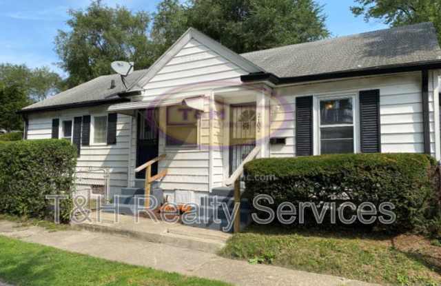 2102 E 46th St photos photos
