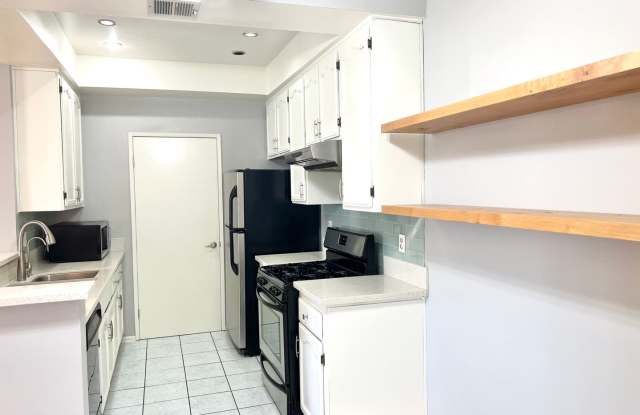 2BD/2BA Condo w/ Laundry, Dishwasher, Ample Parking, EV Charging Gallery 4
