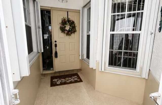 6098 Lake Hibiscus Drive Gallery 3