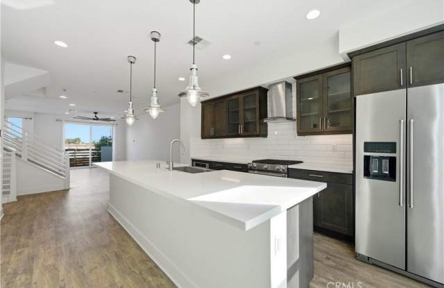 669 W 17th Street photos photos