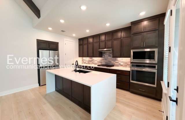 9701 Boathouse Drive Gallery 4