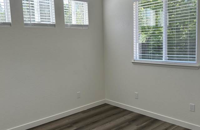 5228 Marconi Avenue - 5230 Gallery 2