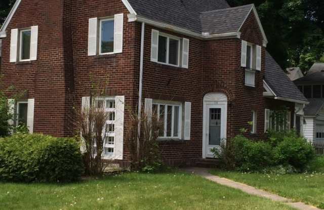 Charming, Classic 3 BR Brick Close to LeMoyne in Nice Neighborhood photos photos