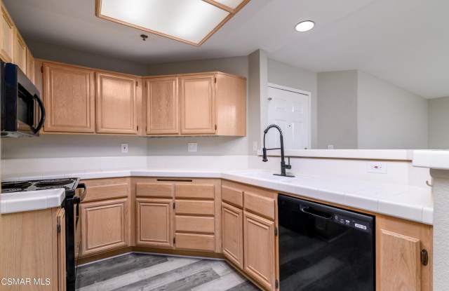 5728 Oak Bend Lane - 5728 Oak Bend Lane, Oak Park, CA 91377
