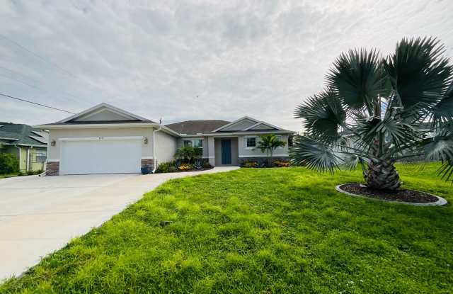 3/2/2 + Den Pool Home - Becker Road Area Gallery 3