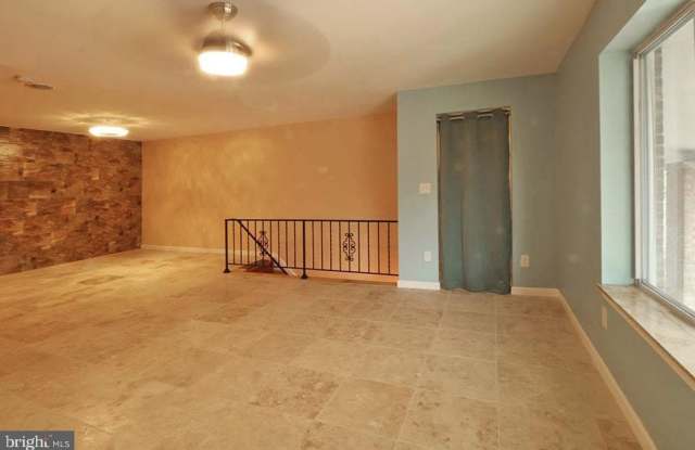 747 GARDEN Drive Gallery 3