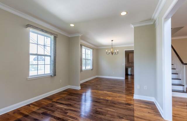 4 Beds 2.5 Baths Gallery 3