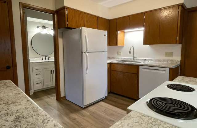 Hartland Townhome, 3 Bed, 1.5 Bath, 2.5 Car Private Garage and Driveway Gallery 2