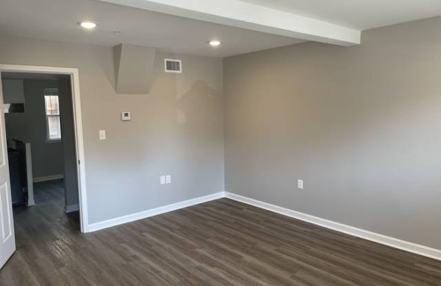 2100 Kavanaugh Boulevard Gallery 2