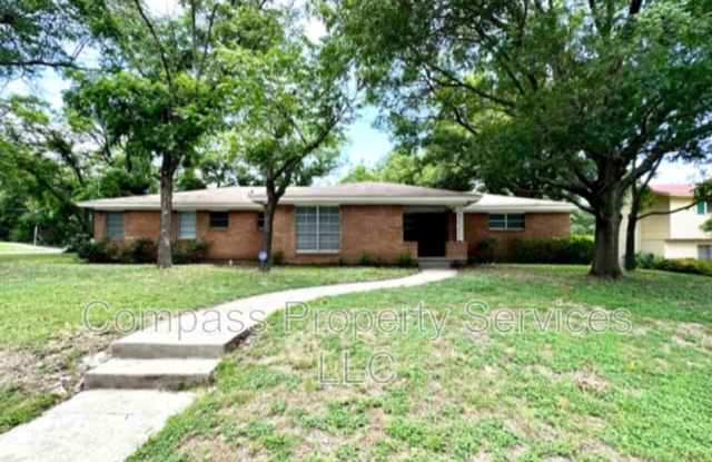 1400 Royal Oaks Dr. Gallery 1