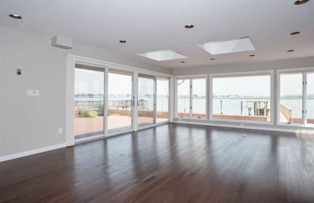 101 Curley St - 101 Curley Street, Long Beach, NY 11561
