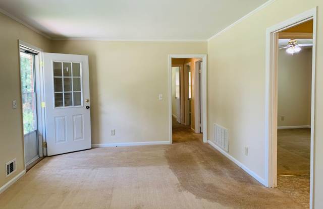 WOW! Beautiful 3 bedroom ranch in Newnan! Must see! Gallery 4