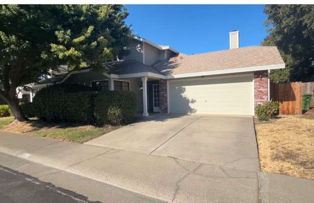 Spacious Halfplex - 9428 Newington Way, Elk Grove, CA 95758