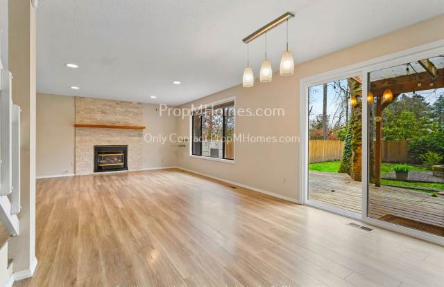 Charming 3 Bedroom Home in West Linn w/ Modern Amenities! photos photos