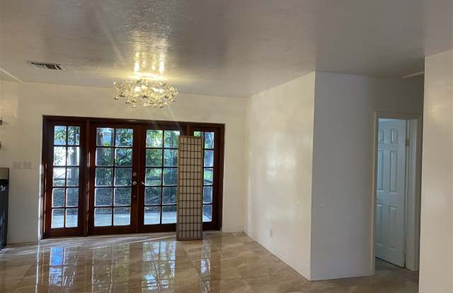 1009 North 13th Terrace Gallery 4
