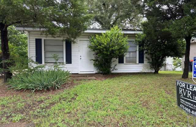 Welcome to this charming 2-bedroom, 1-bathroom home located in the heart of Russellville, AR. photos photos