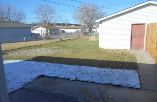 2411 W 5th St - 2411 W 5th St, North Platte, NE 69101