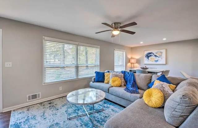 Room for Rent in 5 Bedroom Home at Herschel Rd photos photos