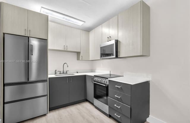 3030 NW 16th St photos photos