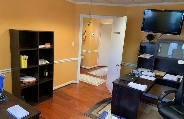 7327-C HANOVER Parkway Gallery 2