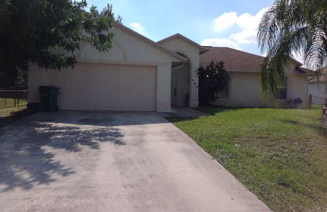 986 SW N Globe Avenue photos photos