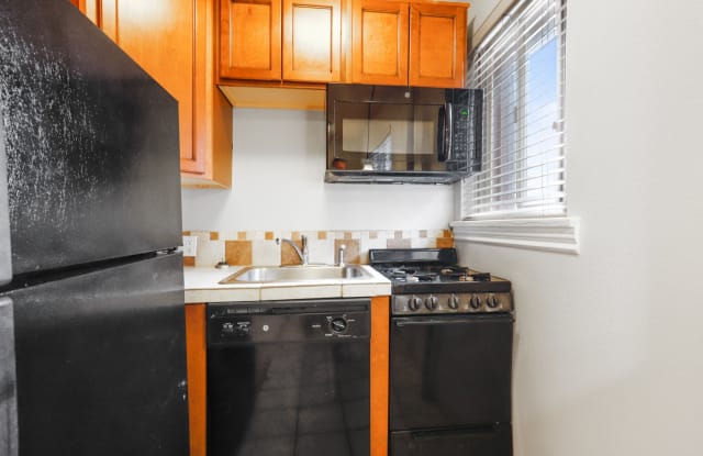 LaMont Apartments Gallery 3