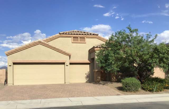 Nice Clean Modern 3 Bdrm + Den, 2ba in Marana, w/3Car Garage Gallery 1