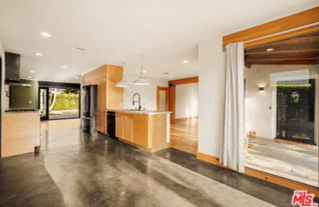 826 North Kilkea Drive photos photos