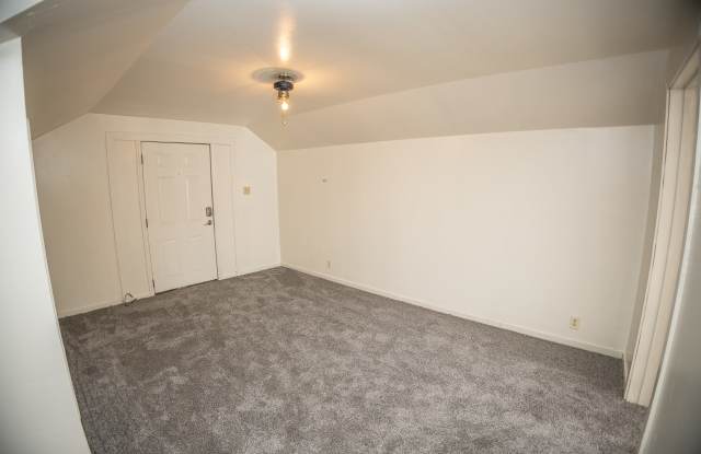 1214 East Dunklin Street - B Gallery 4