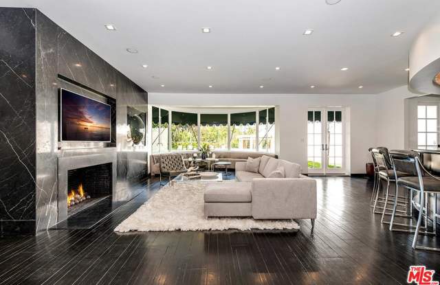 243 DELFERN Drive Gallery 2