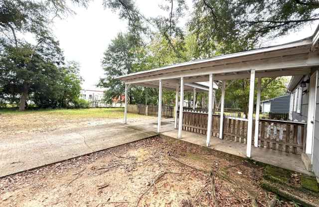 ** 3 Bed 1 Bath located in Forrest Hills **Call (334-366-9198 for a self showing) Gallery 4