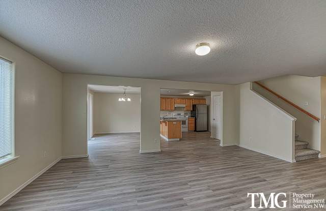 Spacious 4 Bedroom Home w/ Upstairs Laundry & Fully Fenced Yard! Gallery 3