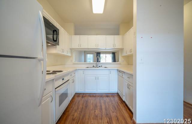 2 Bd, 2.5 Ba, 2Pkg Pet Friendly Village on the Green $2700 - 94-696 Lumiauau Street, Waikele, HI 96797