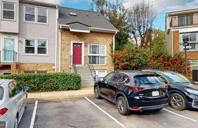 134 N BEDFORD Street unit: B - 134 North Bedford Street, Arlington, VA 22201