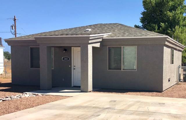 Cute 1 Bedroom 1 Bath Home! *HOME IS CURRENTLY OCCUPIED, PLEASE DO NOT DISTURB THE TENANTS* Gallery 1