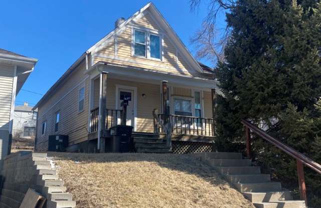 Updated 4 bed 1.5 Bath in Omaha photos photos